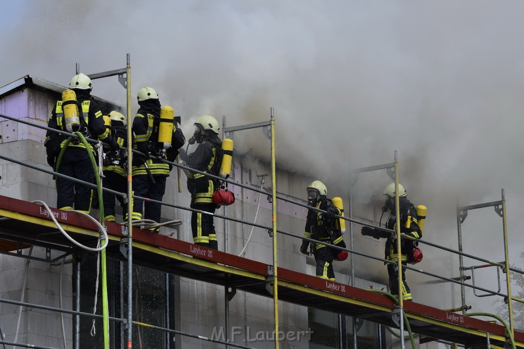 Dachstuhlbrand Koeln Poll Geislarerstr P316.JPG - Miklos Laubert